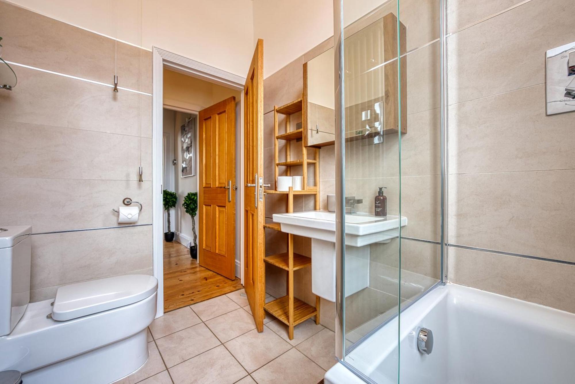 2 Bed Stunning Chic Modern Spacious Apt, Ocean Village, Southampton - Plenty Of Parking - By Blue Puffin Stays Exterior foto