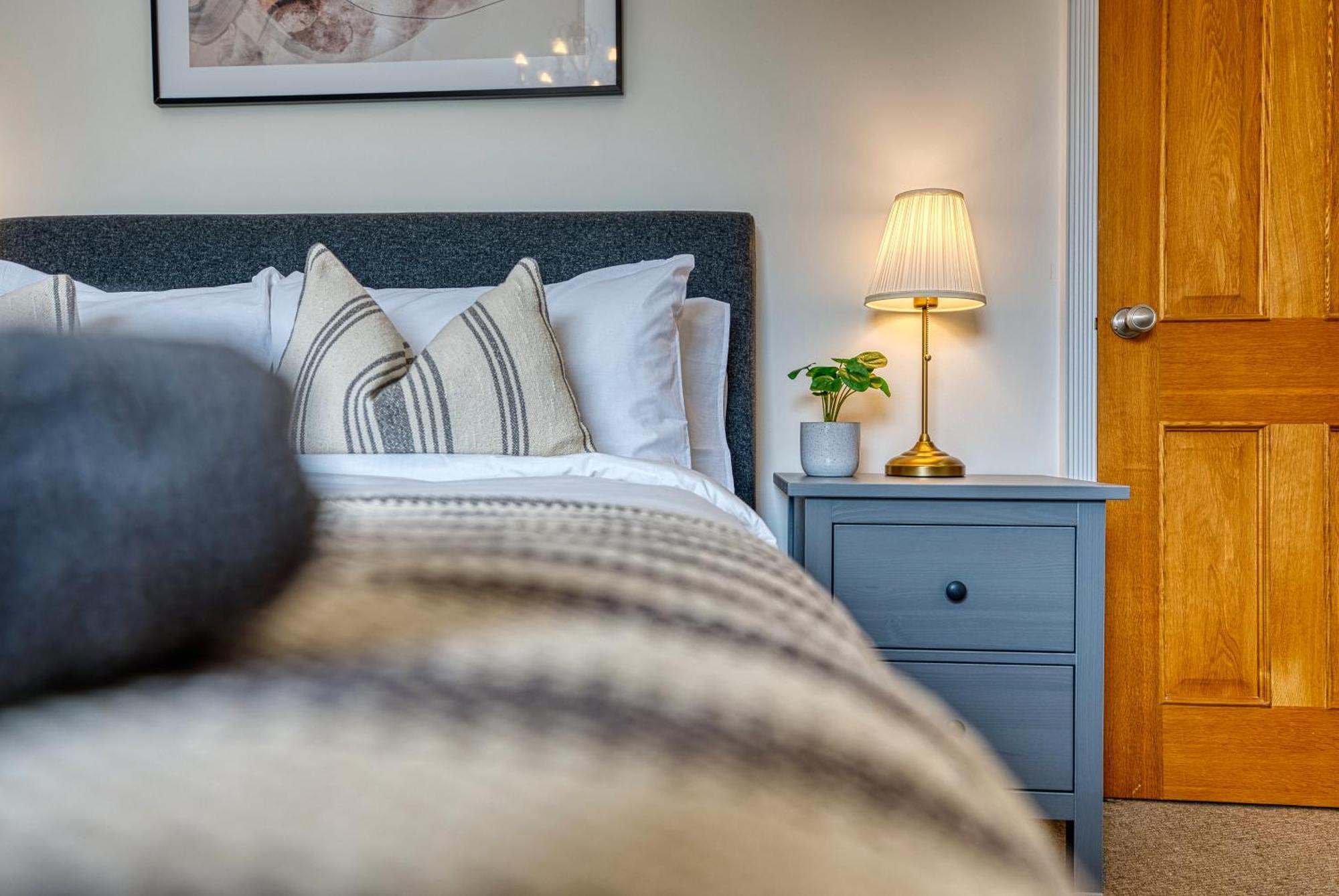 2 Bed Stunning Chic Modern Spacious Apt, Ocean Village, Southampton - Plenty Of Parking - By Blue Puffin Stays Exterior foto